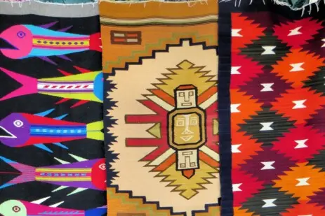 Compras mercados arteesanales de San Francisco de Quito Turistmo Ecuador